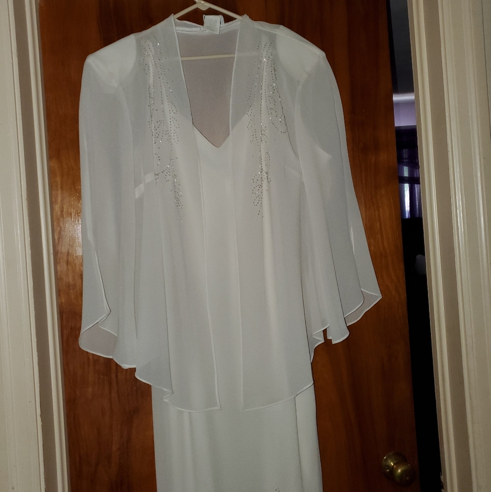 R&M Richards Off White 2 piece Maxi Dress